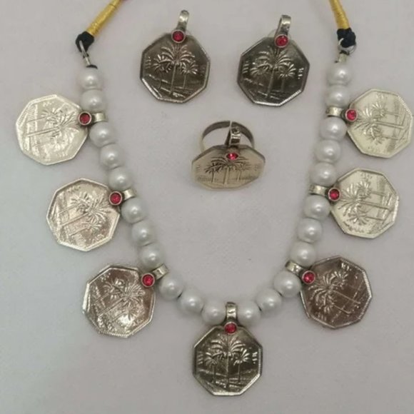 Vintage Coins and Pearls Beads Jewelry Set, Coins Necklace With Earrings - Picture 5 of 5